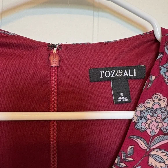 Roz & Ali Magenta and Pink Floral Tiered Midi Dress - Picture 2 of 5